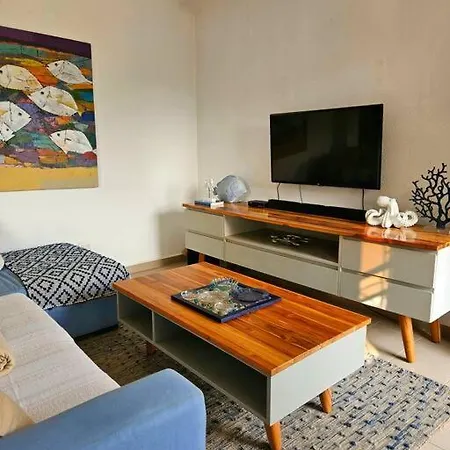 Modern Town House With Pool And 3 Bdrms Apartment